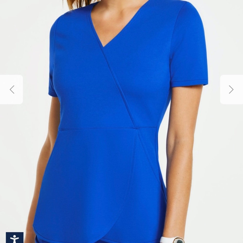 Jaanuu scrub top